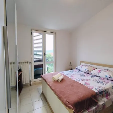 Kastel Stafilic Comfortable - Three Bedroom With Terrace 아파트 Kaštela