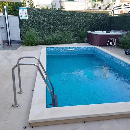 아파트 Kastel Stafilic Comfortable - Three Bedroom With Terrace Kaštela